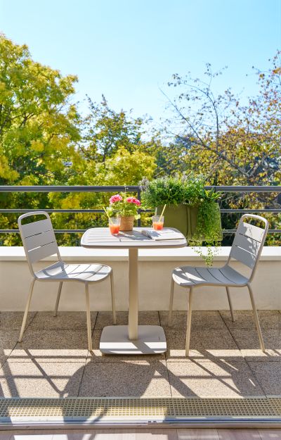 Alegoria stapelstoel leemkleur