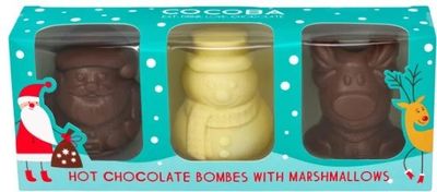 Bombes de chocolat avec des figurines de noël