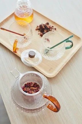 Set van theepot met filter, 2 mokken en lepeltjes