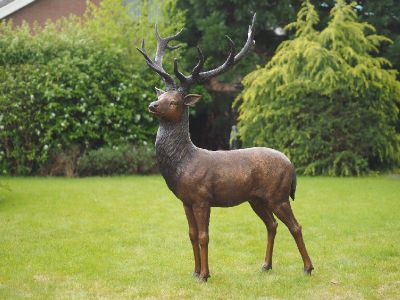 Cerf debout en bronze