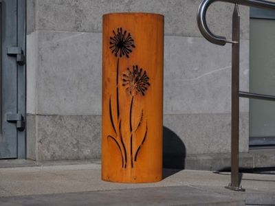 Zuil rond paardenbloem