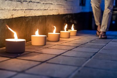 Bougie jardin pot terre cuite ronde blanc 11h - noir