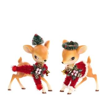 Kerstbambi of hert met boom of krans