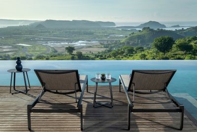 Culla ligbed dune/stone