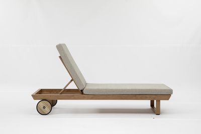 Leon ligbed met kussen