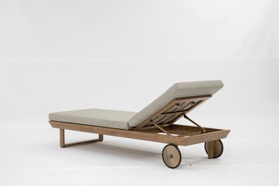 Leon ligbed met kussen