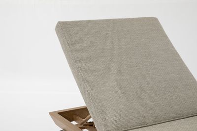 Leon ligbed met kussen