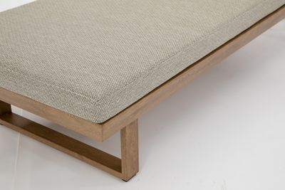 Leon ligbed met kussen