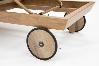 Leon ligbed met kussen