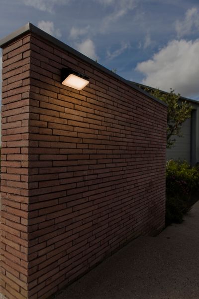 Aero solar wandlamp