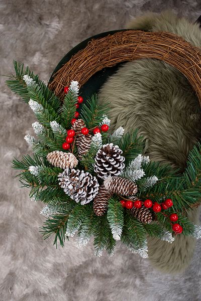 Frosted berry grapevine wreath d41cm