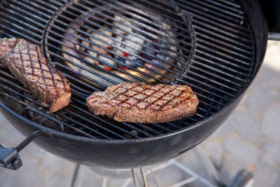 Accessoire de contrôle de chaleur pour barbecues à charbon​