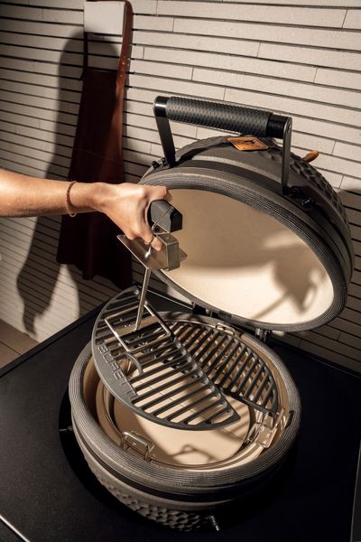 Barbecue grillrooster lifter