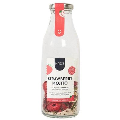 Strawberry mojito cocktail 