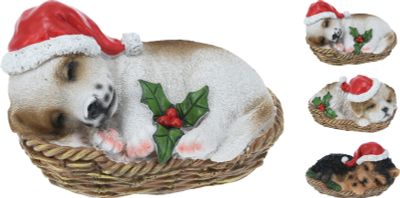 Chien avec chapeau de noël dans panier